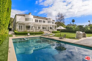 709 N Maple Dr in Beverly Hills, CA - Building Photo