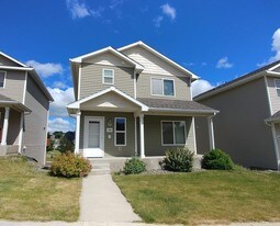 1050 Lost Trail Dr in Pullman, WA - Building Photo