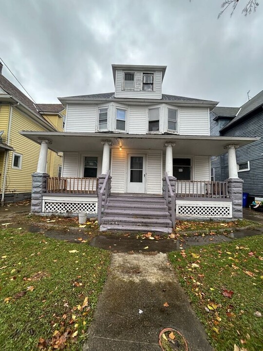 10101 North Blvd in Cleveland, OH - Building Photo