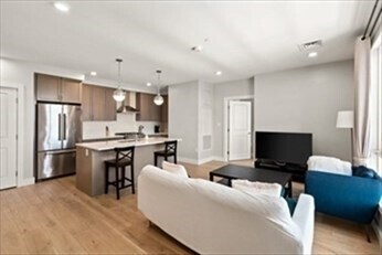1650 Commonwealth Ave in Boston, MA - Building Photo - Building Photo