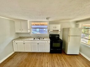 5168 Crooked Ln in Zephyrhills, FL - Building Photo - Building Photo