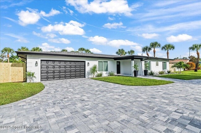 300 Oak St in Melbourne Beach, FL - Building Photo - Building Photo