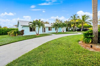 9165 SE Yacht Club Cir in Hobe Sound, FL - Building Photo - Building Photo
