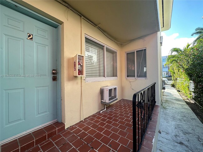 1135 Euclid Ave in Miami Beach, FL - Building Photo - Building Photo