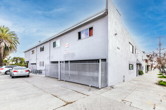 10500 S Vermont Ave in Los Angeles, CA - Building Photo - Building Photo