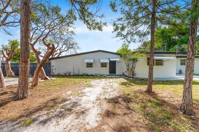 18201 NW 3rd Ave in Miami, FL - Building Photo - Building Photo