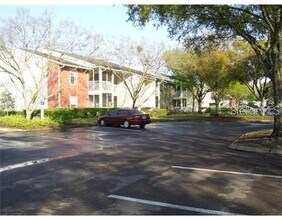 209 Lake Brook Cir, Unit 206 in Brandon, FL - Foto de edificio - Building Photo