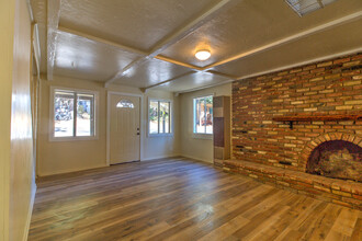 23941 Springwater Rd in Crestline, CA - Building Photo - Building Photo