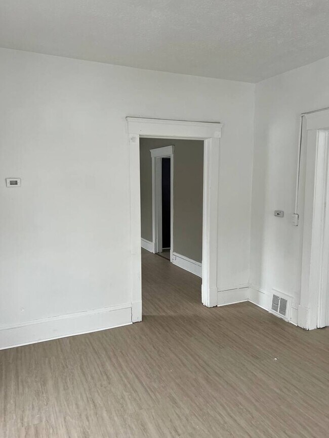 853 E 155th St in Cleveland, OH - Building Photo - Building Photo