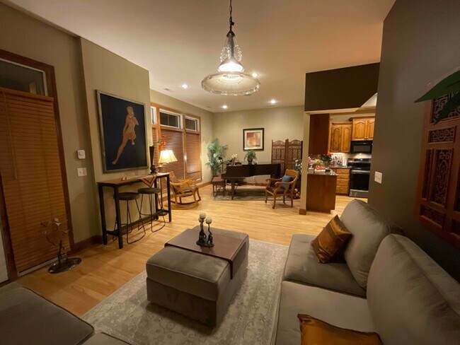 326 E Travelers Trail in Burnsville, MN - Building Photo - Building Photo