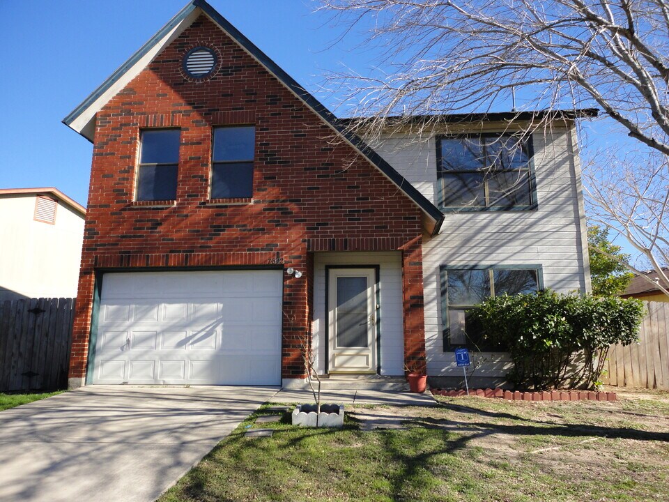 7642 Rimhurst in San Antonio, TX - Building Photo