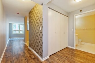 345 N La Salle Dr, Unit 1009 in Chicago, IL - Foto de edificio - Building Photo