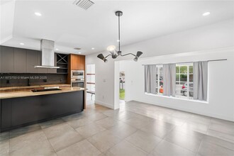 1610 NW 53rd St in Miami, FL - Building Photo - Building Photo