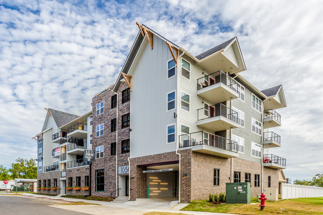 JLofts Downtown in Conway, AR - Foto de edificio