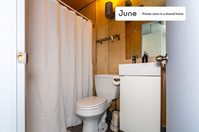 Room in Shared 6 bed/6 bath home, Unit 2D in Washington, DC - Foto de edificio - Building Photo