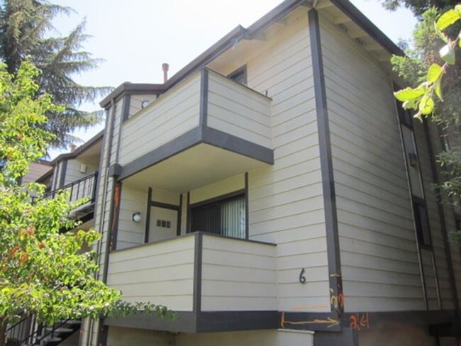 property at 222 Stonegate Cir