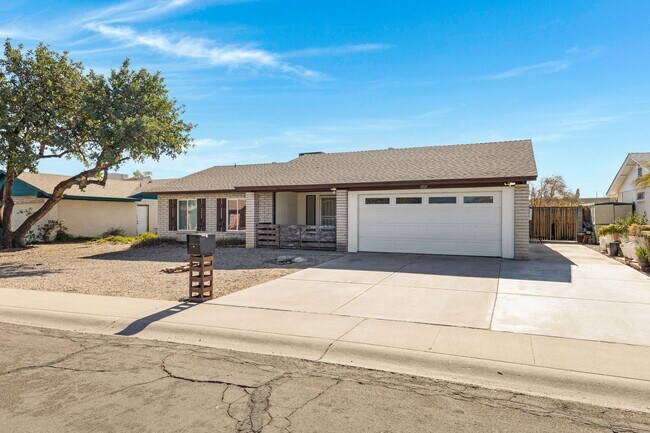 1021 W Santa Cruz Dr in Tempe, AZ - Building Photo - Building Photo