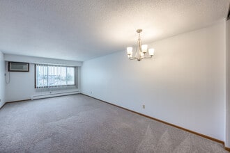 Surrey Gardens Apartments in Eagan, MN - Foto de edificio - Interior Photo