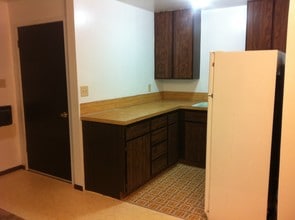 128 Lee Ave in Glide, OR - Foto de edificio - Building Photo