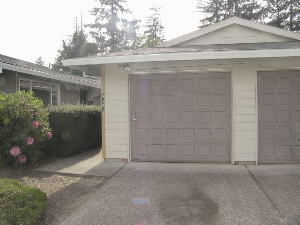9303-9305 SW 91st Ave in Portland, OR - Building Photo