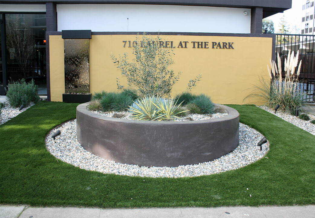 Park Laurel Apartments in San Mateo, CA - Foto de edificio