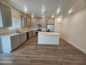6198 Lazy Mdw Wy in Sparks, NV - Building Photo - Building Photo