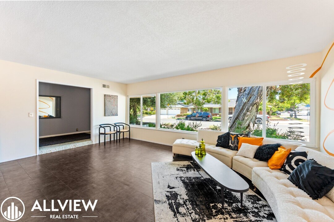 784 S Lowry St in Orange, CA - Foto de edificio