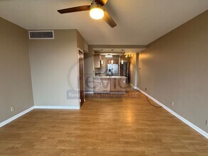 1271 Poplar Ave in Memphis, TN - Foto de edificio - Building Photo