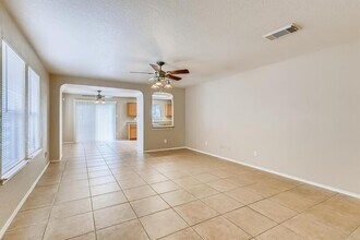 9042 Camino Rey in San Antonio, TX - Building Photo - Building Photo