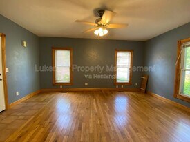 725 W Vine St in Kalamazoo, MI - Building Photo