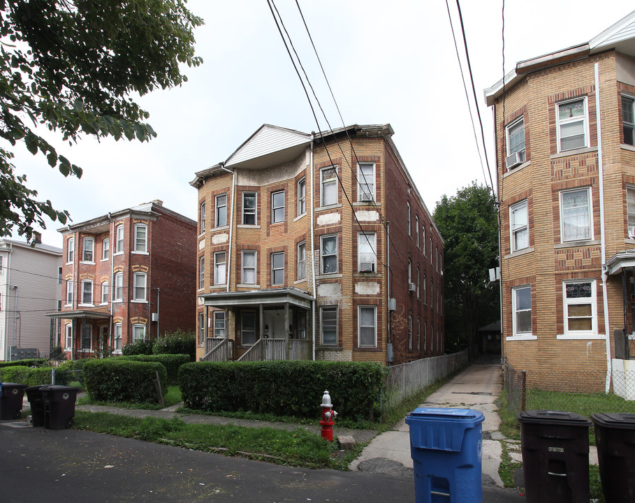 88 Silver St in New Britain, CT - Building Photo