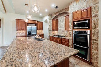 1702 Lakeway Blvd in Lakeway, TX - Building Photo - Building Photo