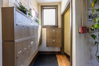 Loma Lake Apartments in Los Angeles, CA - Building Photo - Building Photo