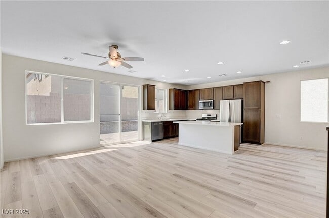 8929 Pebble Sand St in Las Vegas, NV - Building Photo - Building Photo