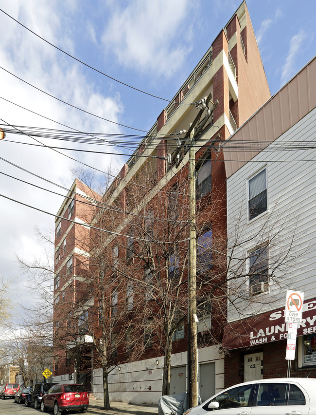 44 Sherman Ave in Jersey City, NJ - Foto de edificio - Building Photo