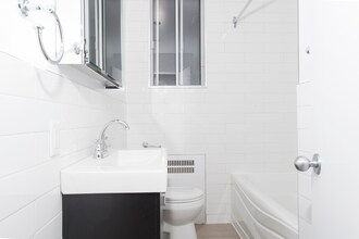 Jardins Decelles in Montréal, QC - Building Photo - Building Photo