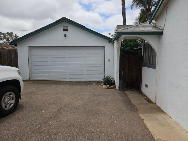 581 Montview Dr in Escondido, CA - Building Photo - Building Photo
