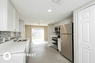 1625 Crossridge Dr in Brandon, FL - Foto de edificio - Building Photo