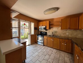 7315 Owensmouth Ave in Los Angeles, CA - Building Photo - Building Photo