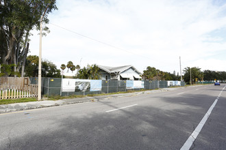 755 4th Ave N in St. Petersburg, FL - Foto de edificio - Building Photo