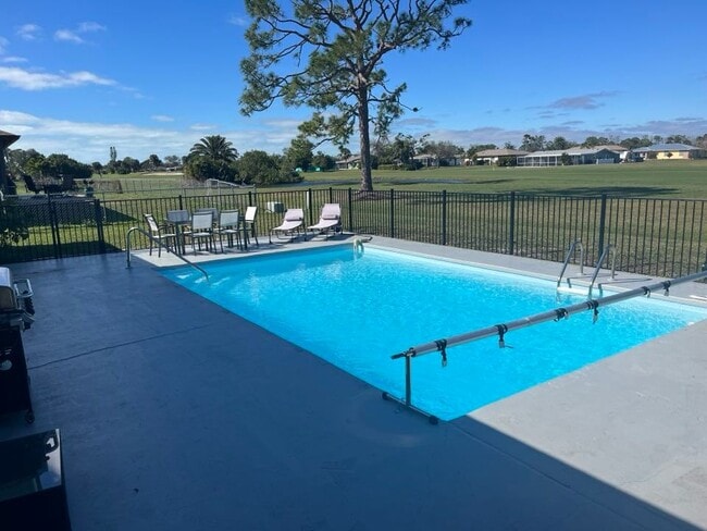 70 Oakland Hills Pl in Rotonda West, FL - Building Photo - Building Photo