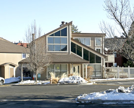 Peakview Pointe in Englewood, CO - Building Photo - Building Photo