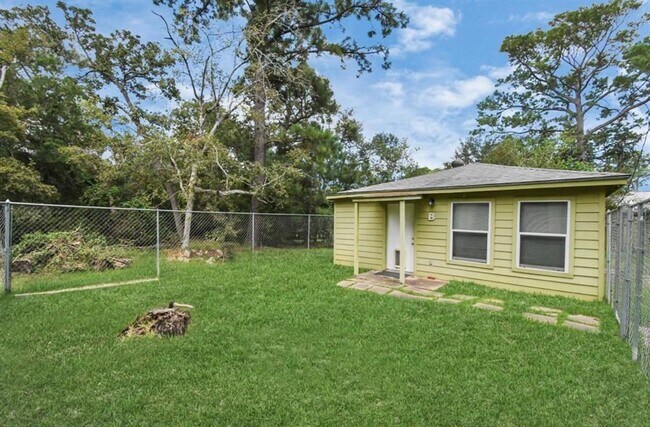 12305 Pine Oak Dr in Dickinson, TX - Building Photo - Building Photo