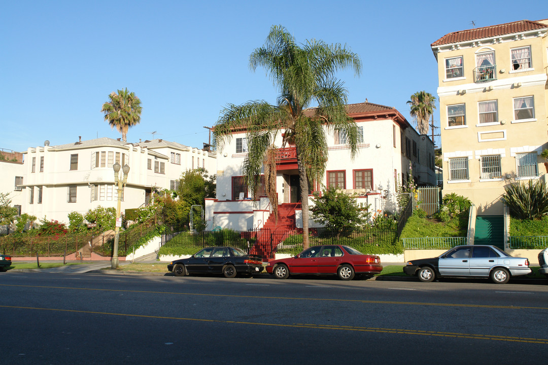 421 S Rampart Blvd in Los Angeles, CA - Building Photo