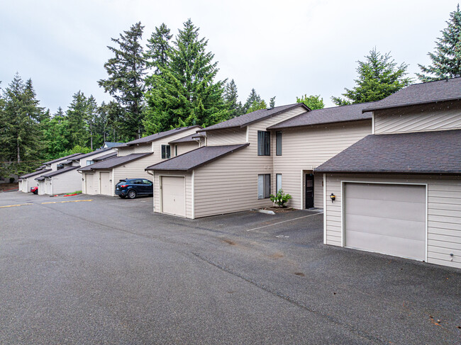 Spring Tree Condominiums in Renton, WA - Building Photo - Building Photo