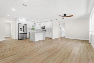 10971 90th Ave in Seminole, FL - Foto de edificio - Building Photo