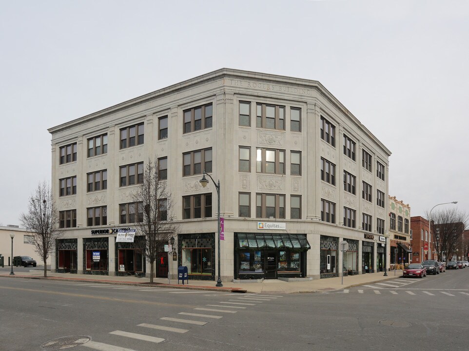 21 Bay St in Glens Falls, NY - Building Photo