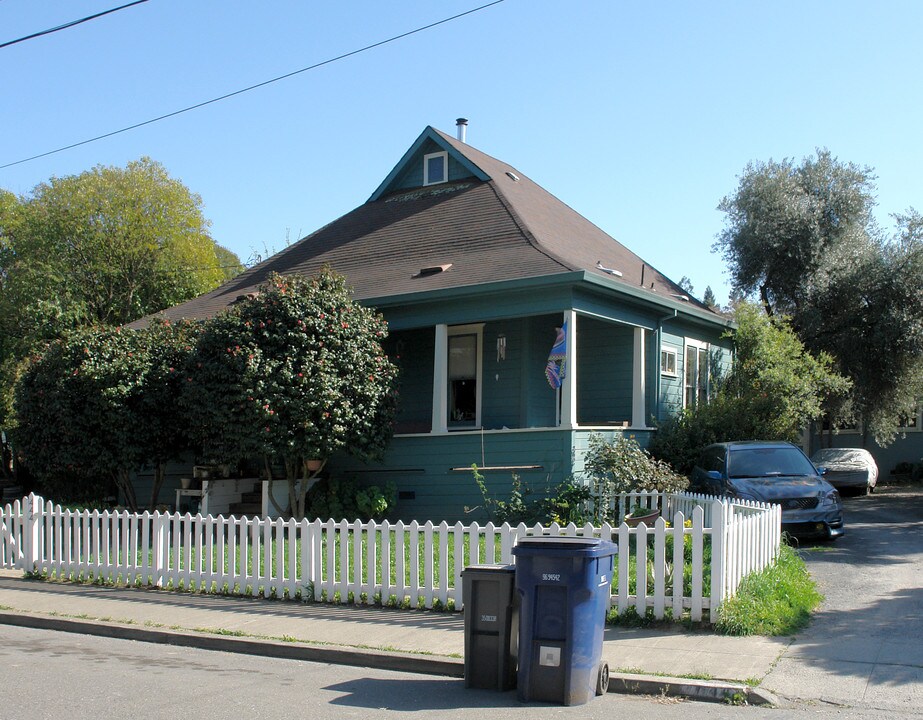 444 North St in Healdsburg, CA - Foto de edificio