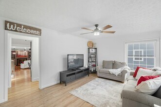 1035 Mayfair Rd S in Troy, OH - Building Photo - Building Photo