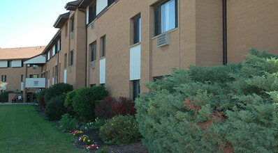 Green Court Apartments in Brown Deer, WI - Building Photo - Building Photo